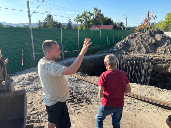 Kolej buduje 40- metrowy maszt w okolicy ul. Tatrzańskiej