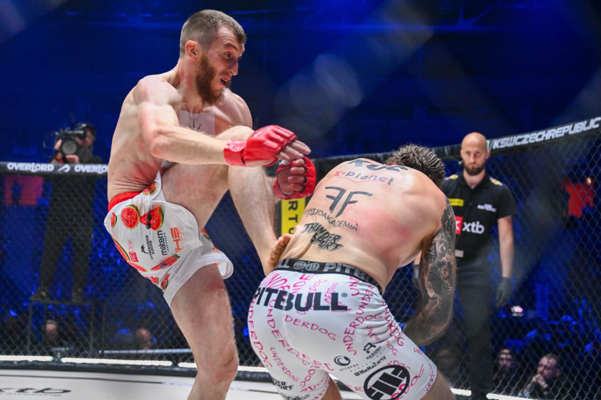 XTB KSW 121. Potężny cios w krocze, trybuny zamarły!