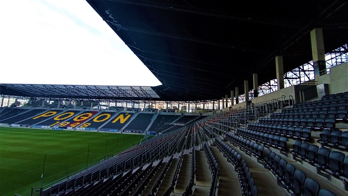Spacery po nowym szczecińskim stadionie przyciągnęły wielu chętnych