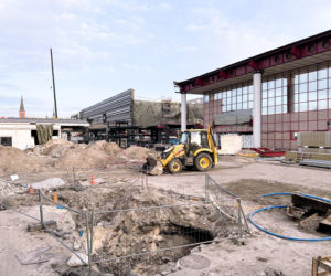 Koparki równają symbol lat 90.