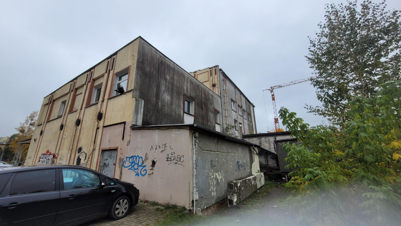 Kiedyś była tu dyskoteka, dziś miejsce popada w ruinę. Smutny los klubu Come-In [ZDJĘCIA]