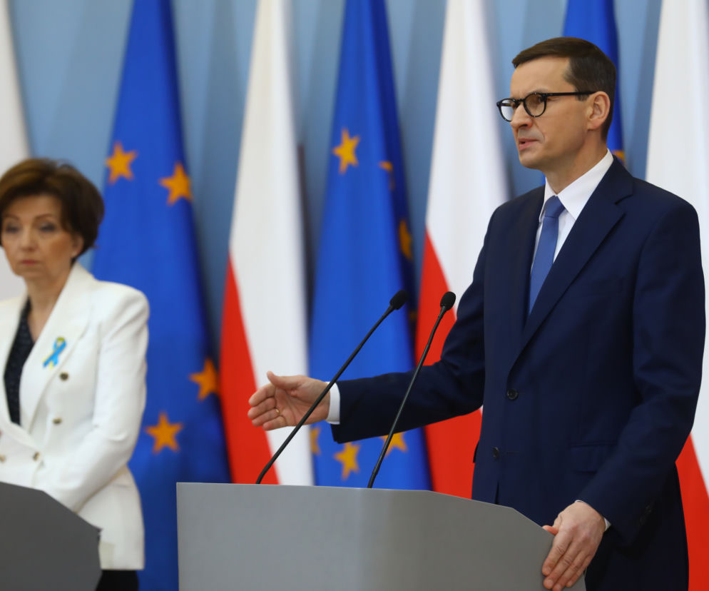 Jednarazowy dodatek, legalny pobyt i pomoc finansowa dla Polaków. Rząd przyjął projekt specustawy 