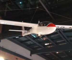 W galerii handlowej w Lesznie wylądował szybowiec