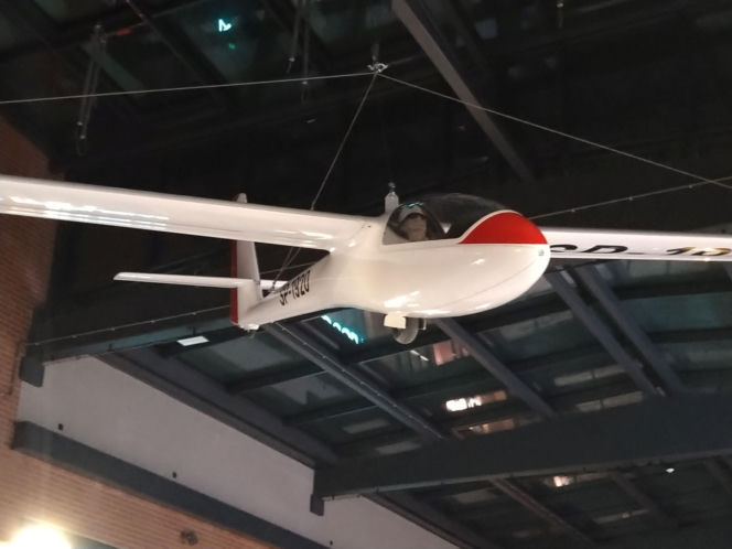 W galerii handlowej w Lesznie "wylądował" szybowiec