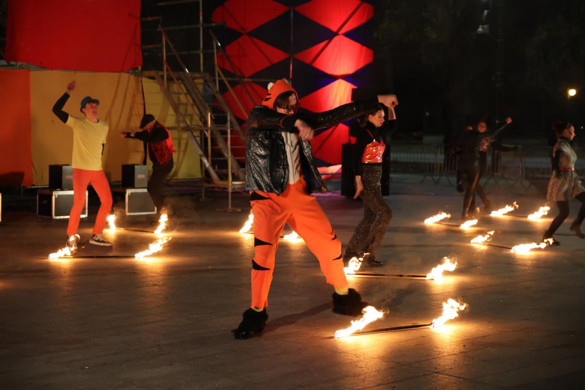 Fire show na pl. Teatralnym przy CSK w Lublinie. Było gorąco! 