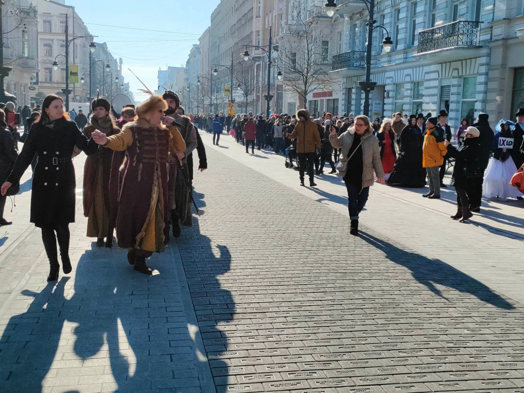 Polonez dla Łodzi. Zobacz, jak zatańczyli go mieszkańcy