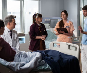 Na dobre i na złe odc. 800. Halinka (Joanna Jarmołowicz), Vaclav Homolka (Matej Matejka), Kasia Smuda (Ilona Ostrowska), Falkowicz (Michał Żebrowski)