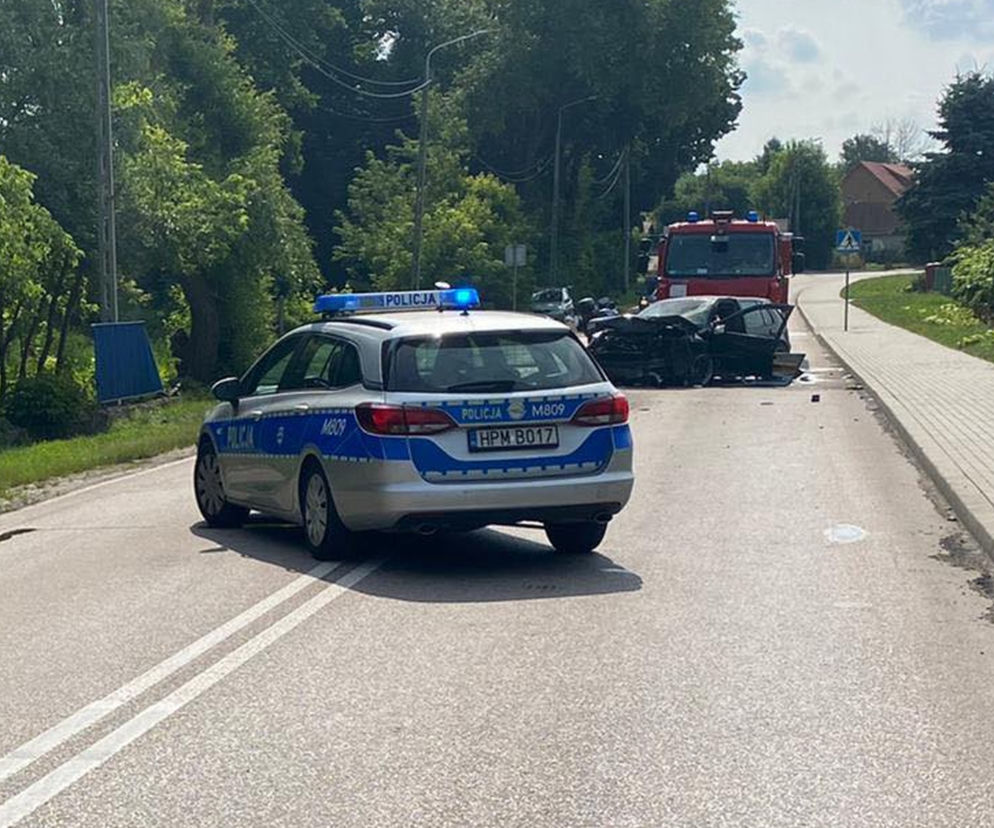 Zambrów. Volkswagen uderzył w przepust drogowy. Śmigłowiec LPR zabrał kierowcę do szpitala