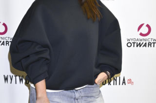 Markowska przytulała męża, Ostałowska zaskoczyła sylwetką, Ścibakówna błyszczała na premierze biografii Rewińskiego