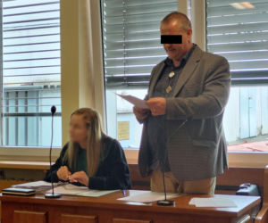 Pacjentki porzuciły konwencjonalną terapię, by „leczyć się” lampami. Szaman z Małopolski nie trafi za kraty