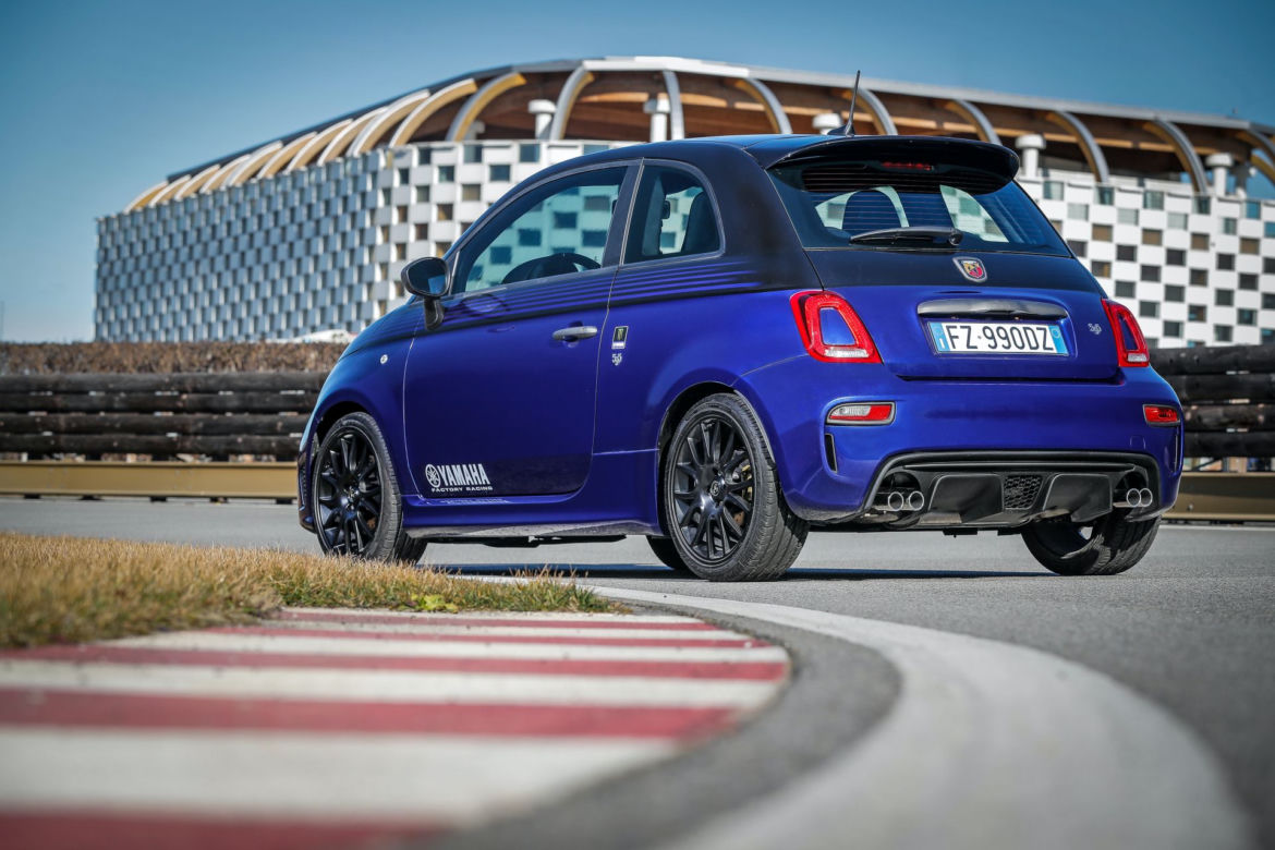 Abarth 595 Monster Energy Yamaha i Scorpioneoro