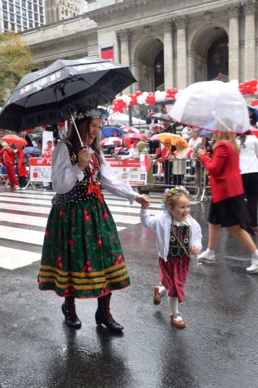 Deszcz ich nie zatrzymał. Te zdjęcia Parady Pułaskiego przejdą do historii