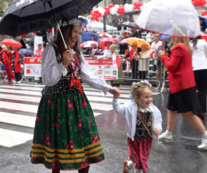 Deszcz ich nie zatrzymał. Te zdjęcia Parady Pułaskiego przejdą do historii