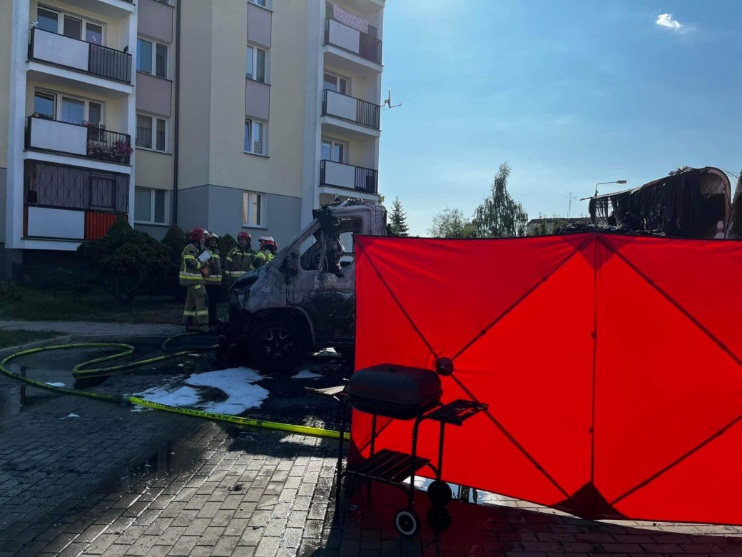 Tragiczne wakacje Kamilki i Alanka. Ich mama spłonęła w kamperze.