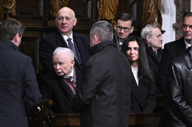 Msza za ofiary Smoleńska w Archikatedrze. Obecni Nawrocki i Kaczyńska