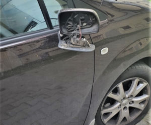 Skakał po samochodzie, bo jego właściciel miał mu odbić dziewczynę