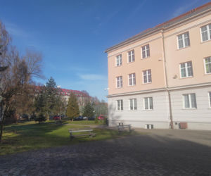 Ciało 11-letniej dziewczynki odnalezione niedaleko szkoły. Tragedia w Jeleniej Górze