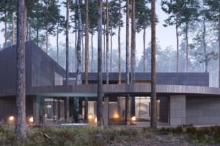 Circle Wood House. Dom wśród drzew