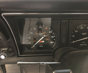 Corvette C3 z przebiegiem 1447 mil 