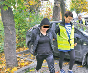 Urodziła dziecko na pijackiej imprezie i rzuciła je w kąt