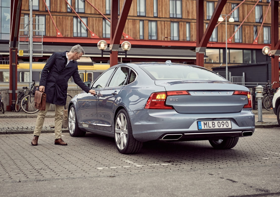 Volvo  S90