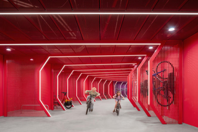 Parking rowerowy pod Placem Poczdamskim w Berlinie