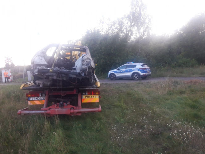 Radomsko: Uciekał policji, aż auto stanęło w płomieniach! Krył tajemnicę