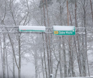 Ostróda w centrum śnieżycy. Burmistrz nocą ratował ludzi. Kierowcy nocowali w urzędzie