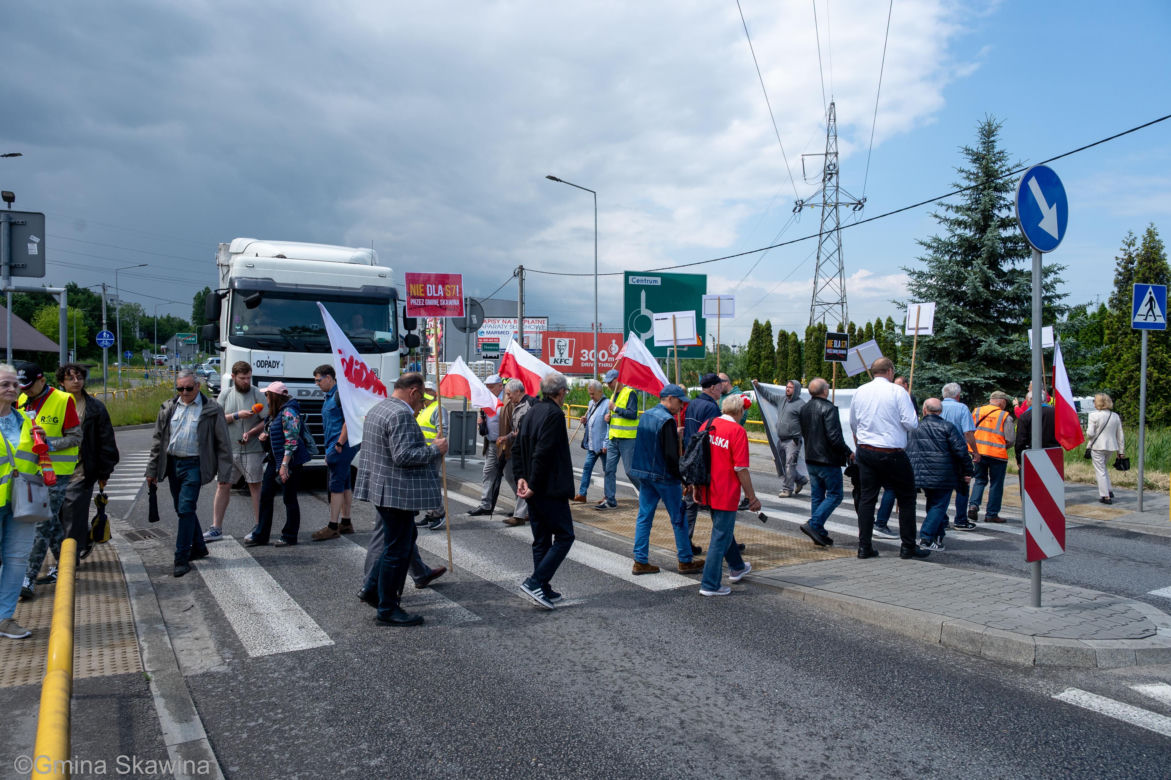 Mieszkańcy Skawiny wyszli na ulicę przeciwko przebiegowi S7 przez gminę