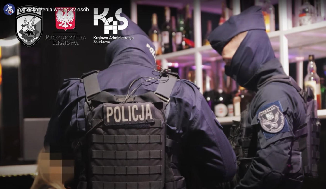 Afera w klubach go-go w kraju. Wśród oskarżonych policjanci i tancerki
