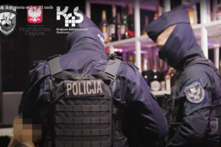 Afera w klubach go-go w kraju. Wśród oskarżonych policjanci i tancerki