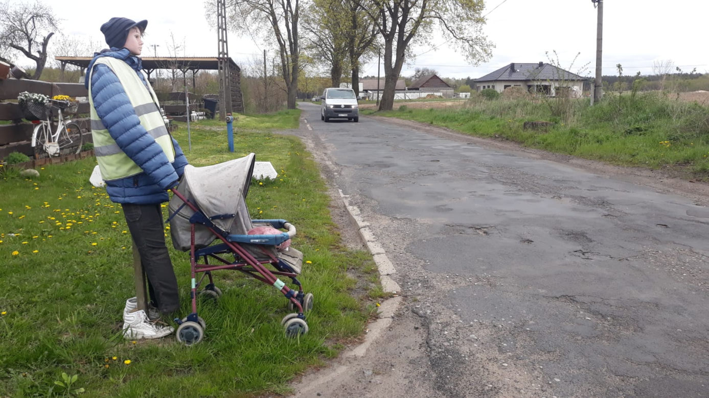 Na ich widok każdy kierowca gwałtownie HAMUJE! Niecodzienny sposób na piratów drogowych