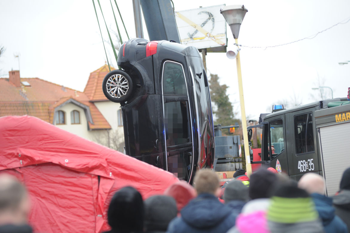Samochód z czterema osobami wjechał do rzeki. Jak doszło do tragedii w Dziwnowie? [REKONSTRUKCJA ZDARZEŃ]