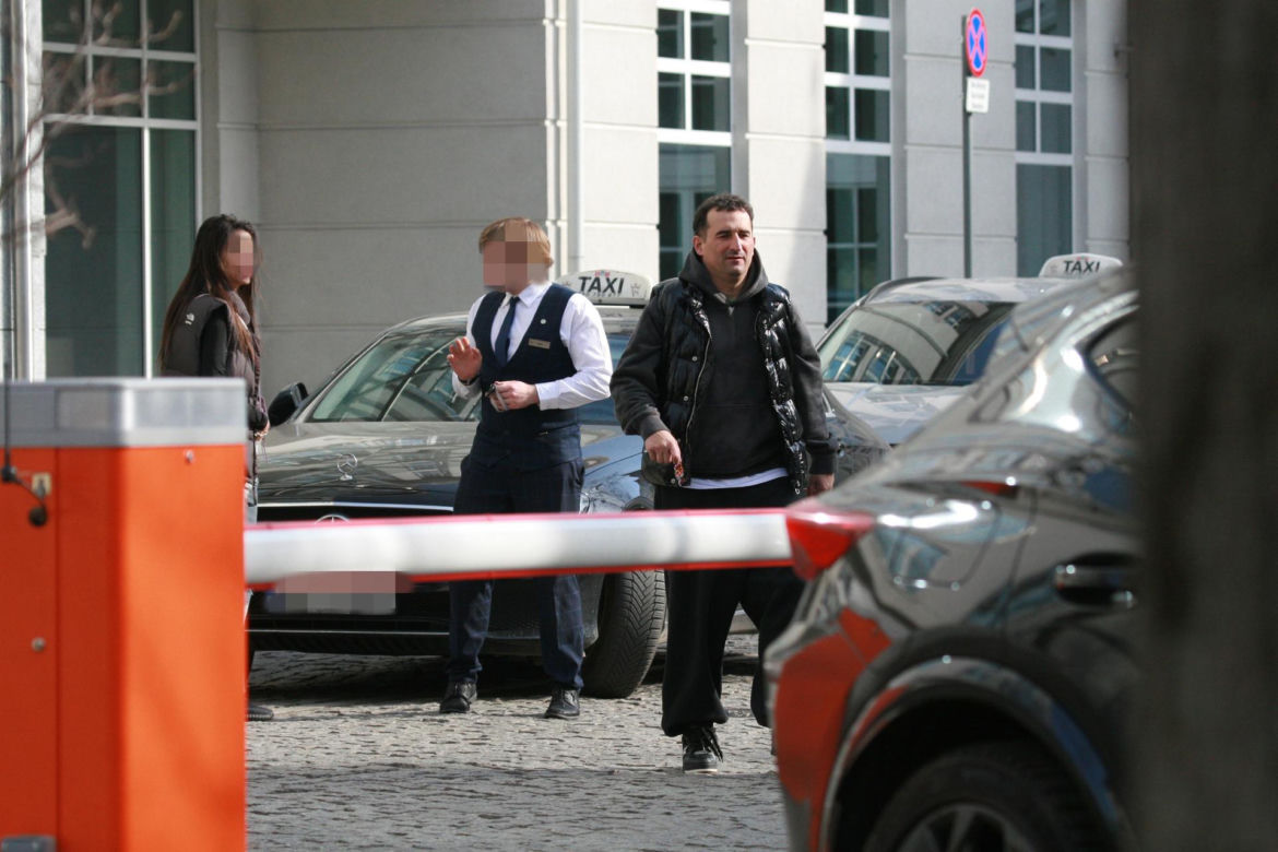 Michał Koterski z dziewczyną na spacerze