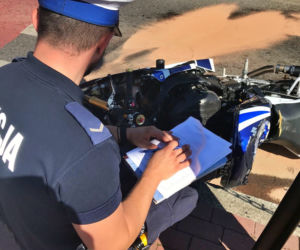 Łódzkie. 19-latek uciekał skradzionym motocyklem. Zginął w zderzeniu z oplem 