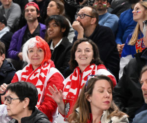 Panczenista Władimir Siemirunnij po biegu na 10 km, który dał mu srebrny medal olimpijski