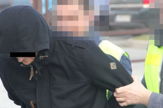 Pedofil w rękach policjantów