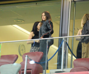 Anna Lewandowska z z teściową i jej partnerem na meczu Polska - Bośnia