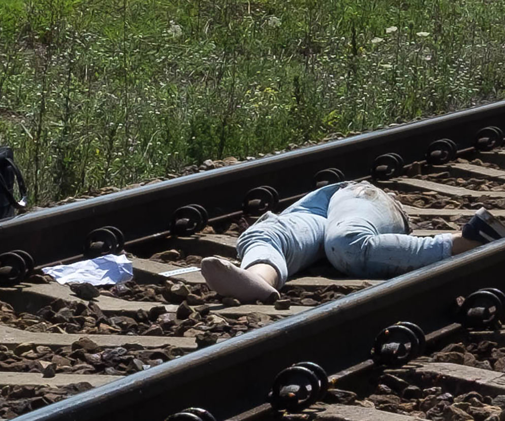 Łódź. Pociąg przeciął go na pół