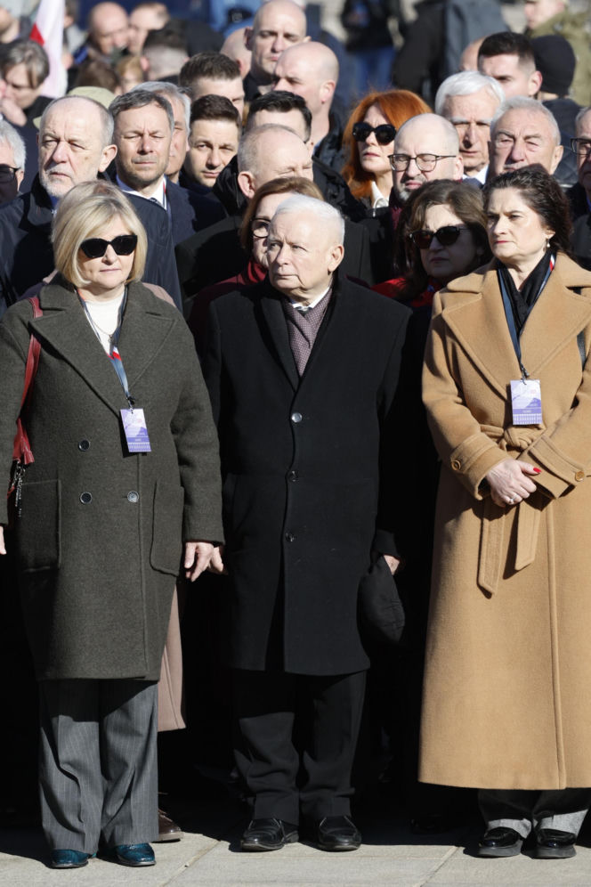 Rocznica katastrofy smoleńskiej. Prezydent Nawrocki uczcił pamięć zmarłych