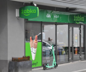 Żabka w sobotę 15 sierpnia. Czy zrobimy dziś zakupy i w jakich godzinach?