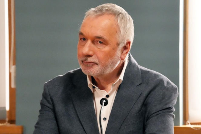 Barwy szczęścia, odcinek 3300. Andrzej Zastoja (Leon Charewicz)