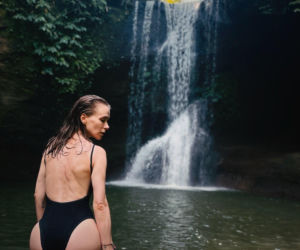 Sieklucka na Bali, a Zawodnik przy bali. Która ma fajniejsze wczasy?