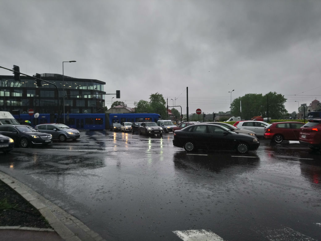 Kraków znów sparaliżowany: zalane ulice i armagedon na drogach