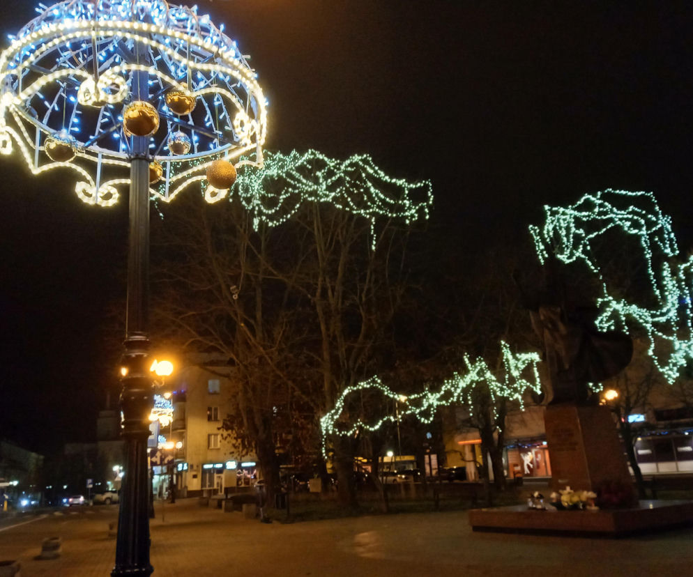 Siedlce: Pojawiły się iluminacje i choinka. Zobacz zdjęcia!