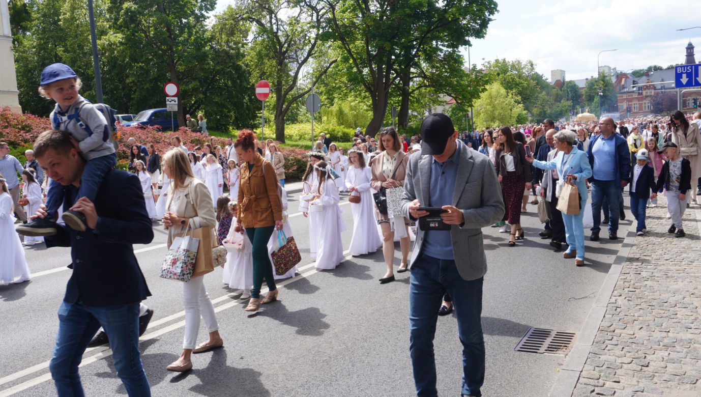Boże Ciało 2025. Tysiące osób uczestniczyło w olsztyńskich procesjach