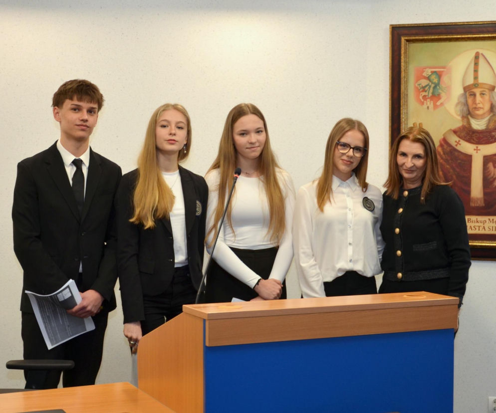 Uczniowie IV LO im. Stanisława Żółkiewskiego w Siedlcach na debacie w Urzędzie Miasta 2026
