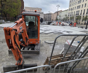 Nowe oblicze placu Wolności. Kwiaciarnie już zamontowane, koniec prac coraz bliżej