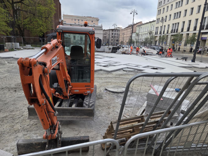 Nowe oblicze placu Wolności. Kwiaciarnie już zamontowane, koniec prac coraz bliżej