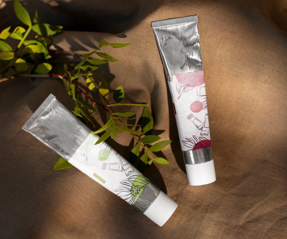 Marzysz o idealnie gładkiej cerze? Ta tania maść z apteki skutecznie wyprasuje zmarszczki